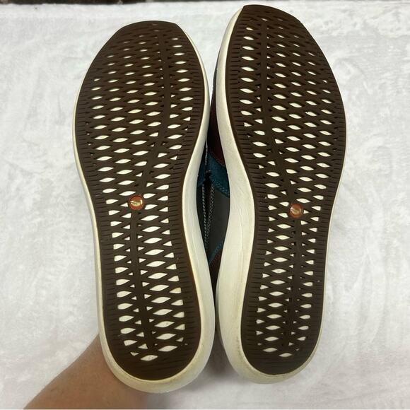 Clarks Unstructured Un Rio Run Sneakers Lace Up Shoe Burgundy Red Navy Blue 10.5 - Picture 7 of 8